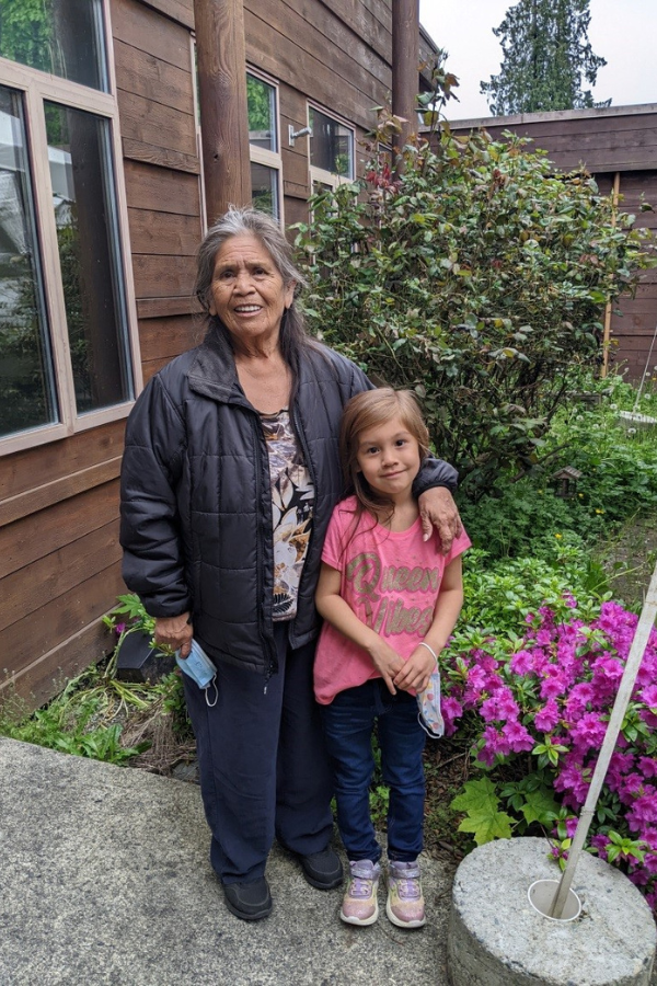 Elder Lydia Seymour and her granddaughter Elle Seymour