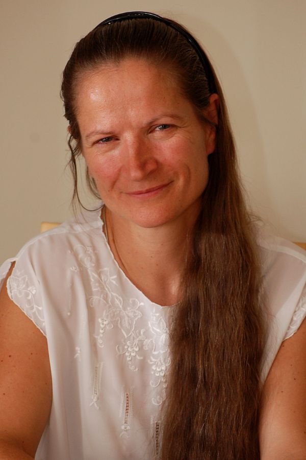 Headshot of Gillian Lauder
