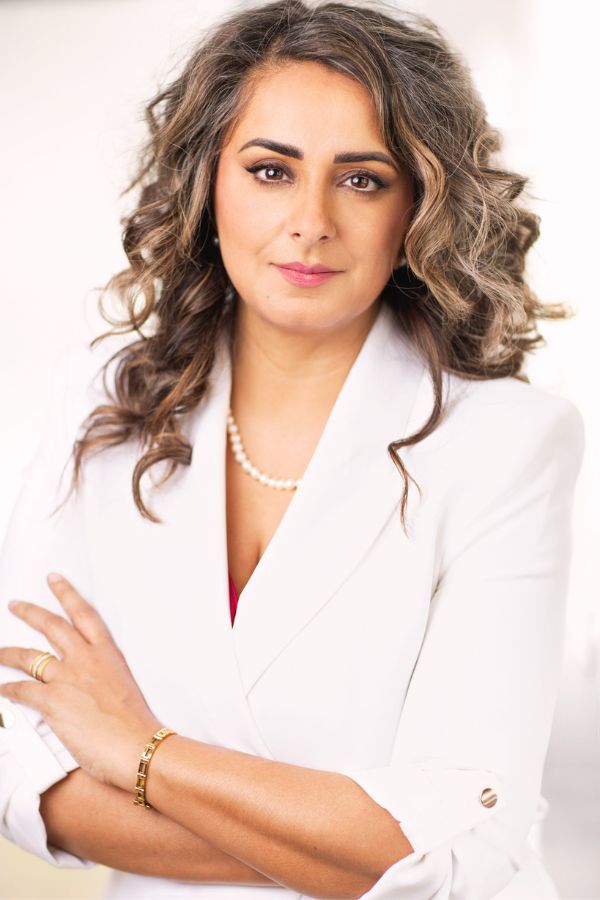 Headshot Amrit Dhariwal